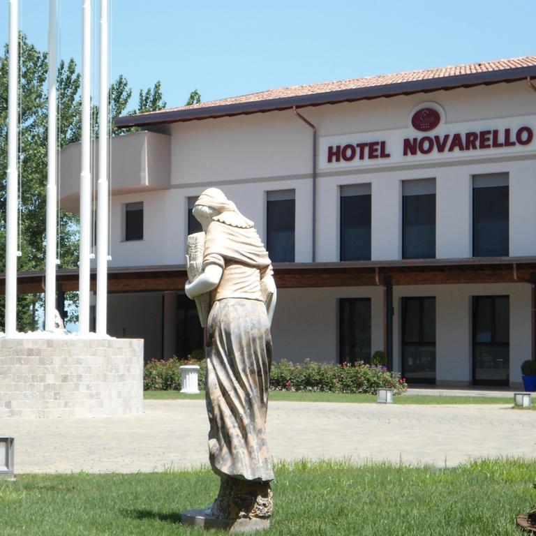 Hotel Novarello Resort & Spa Granozzo con Monticello Bagian luar foto